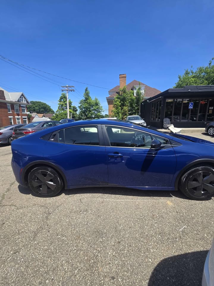 2024 Toyota Prius Hybrid LE