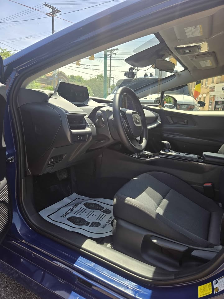 2024 Toyota Prius Hybrid LE