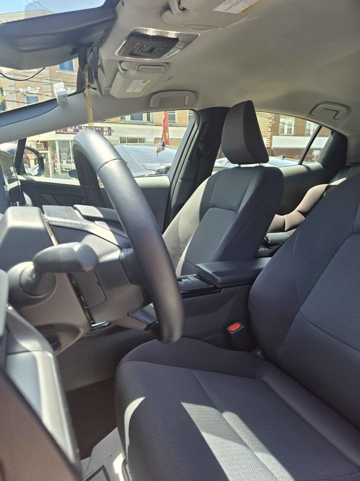 2024 Toyota Prius Hybrid LE