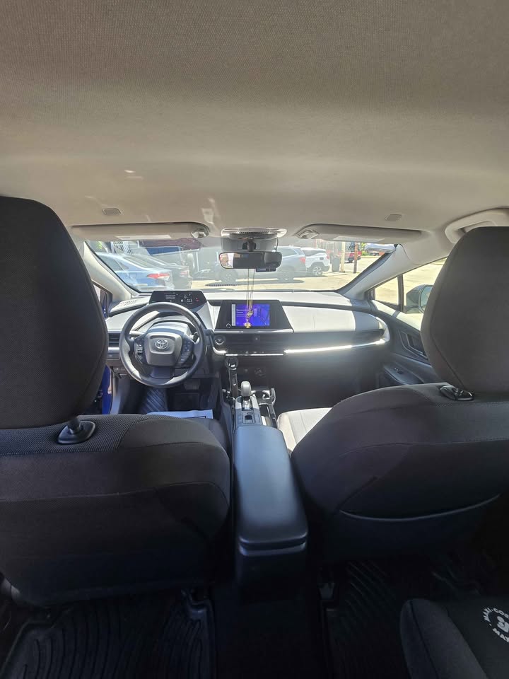 2024 Toyota Prius Hybrid LE