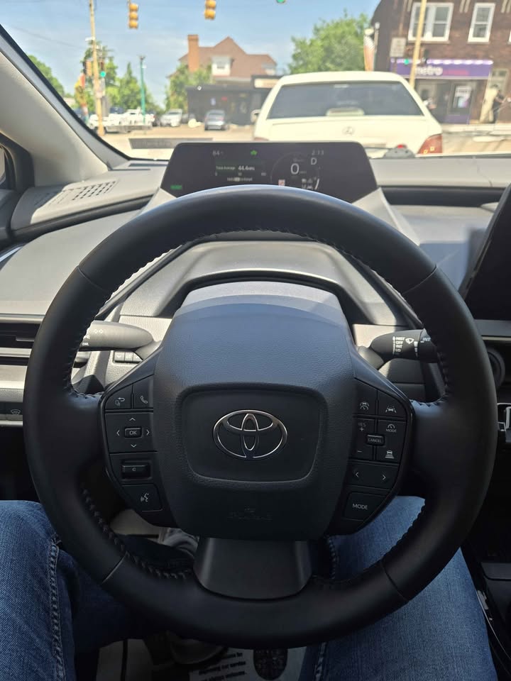 2024 Toyota Prius Hybrid LE