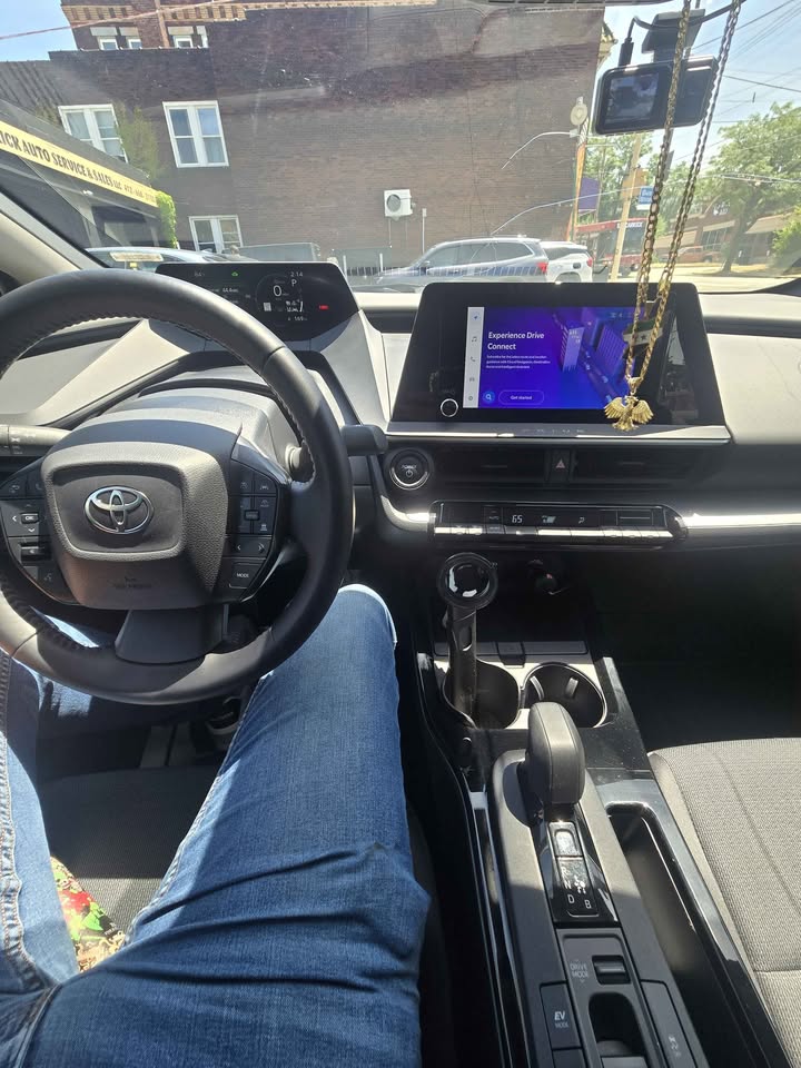 2024 Toyota Prius Hybrid LE